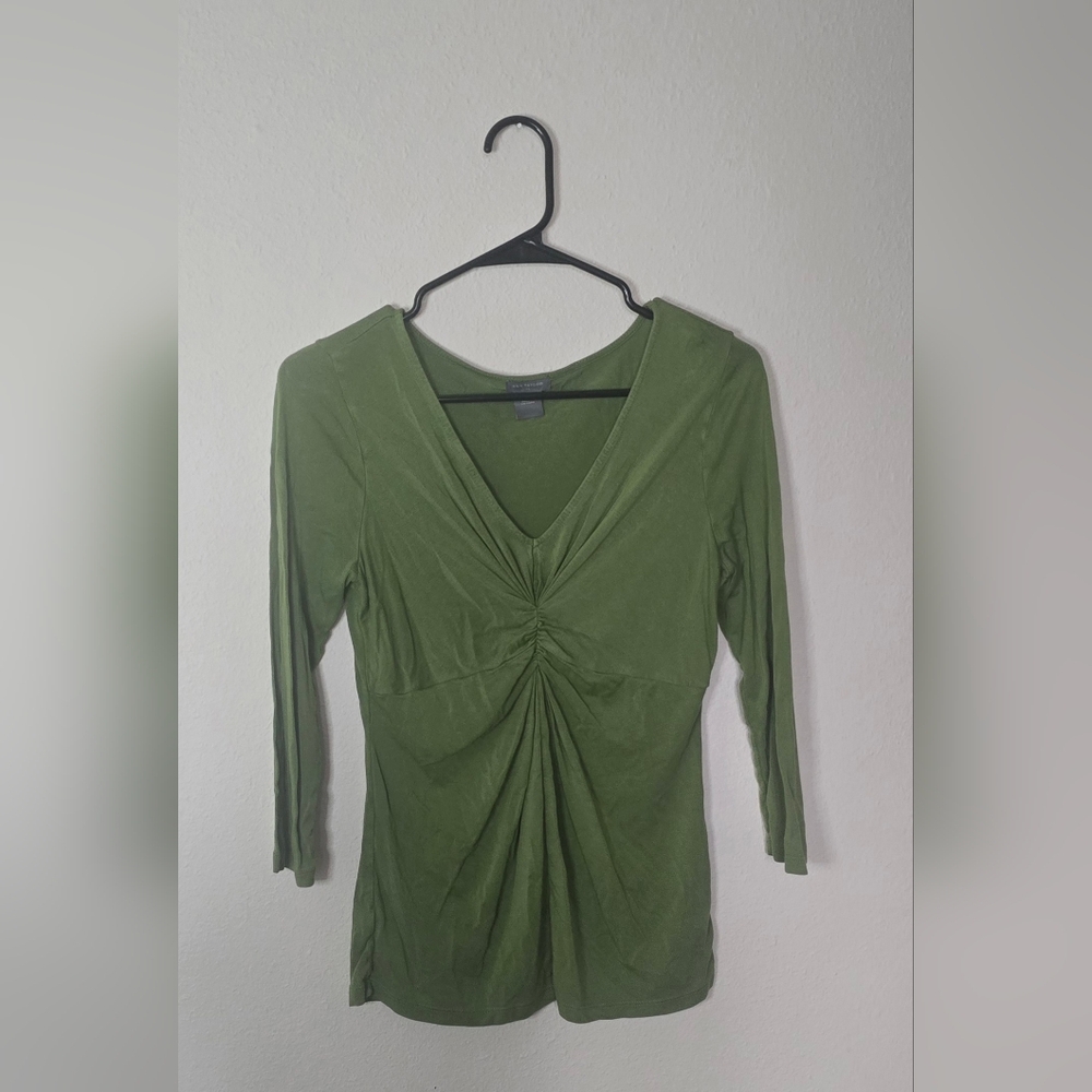 Ann Taylor Olive Green Ruched V-Neck 3/4 Sleeve Stretch Workwear Casual Top XS
